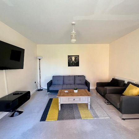 Spacious 2-Bedroom House With Free Parking チャタム エクステリア 写真