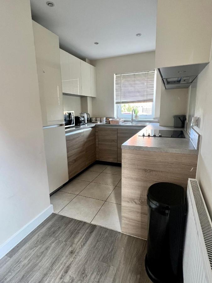 Spacious 2-Bedroom House With Free Parking チャタム エクステリア 写真