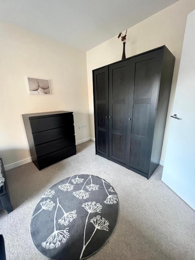Spacious 2-Bedroom House With Free Parking チャタム エクステリア 写真