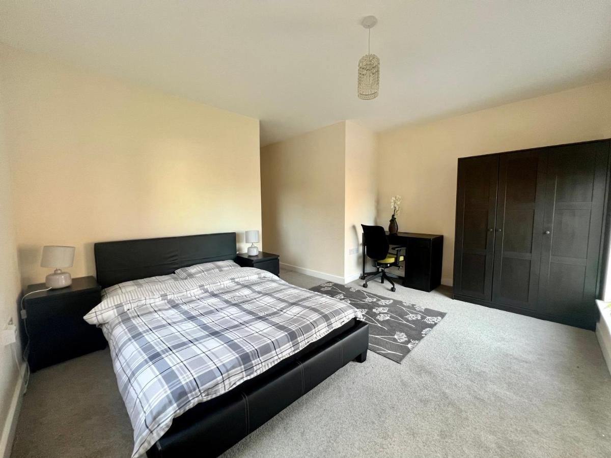 Spacious 2-Bedroom House With Free Parking チャタム エクステリア 写真